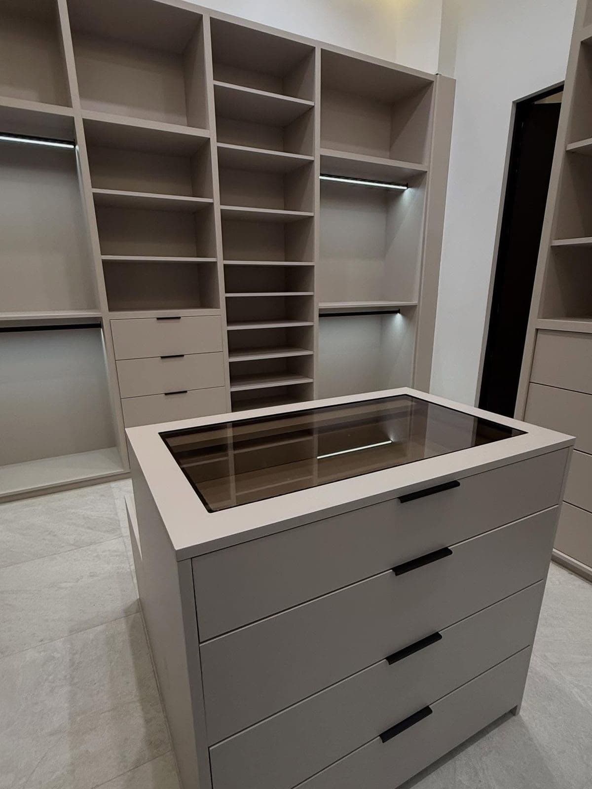 Vestidor con isla central
